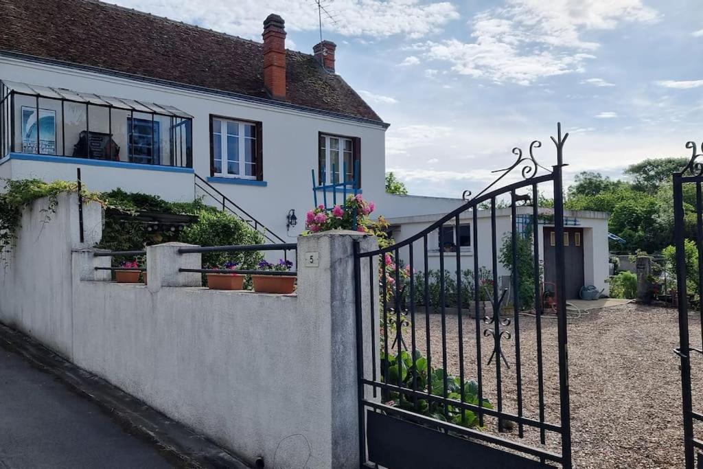 Les Noyers Monestois Entre Cher Et Canal De Berry Mennetou-sur-Cher エクステリア 写真